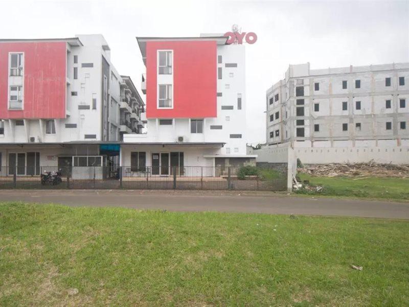 Oyo 3049 Scientia Dormitory Syariah Tangerang Exterior foto