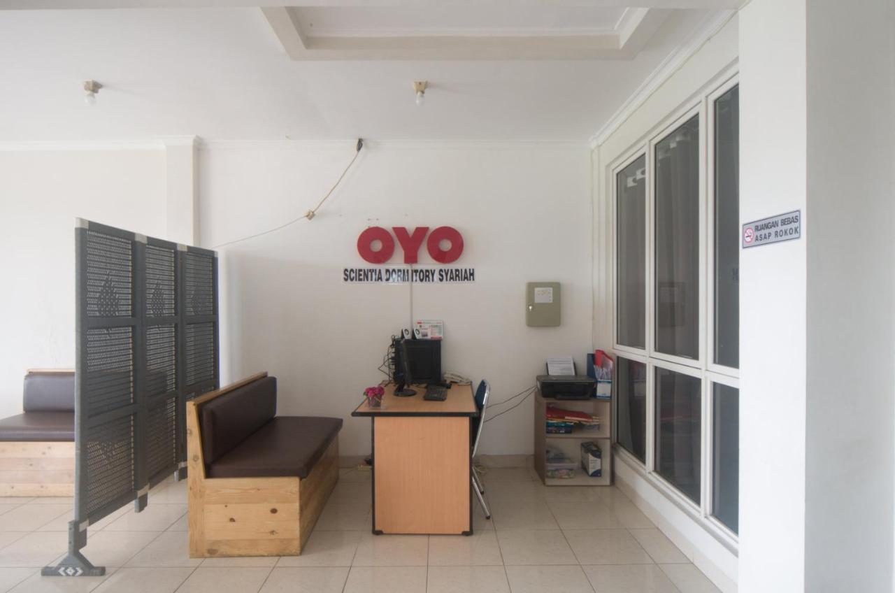 Oyo 3049 Scientia Dormitory Syariah Tangerang Exterior foto
