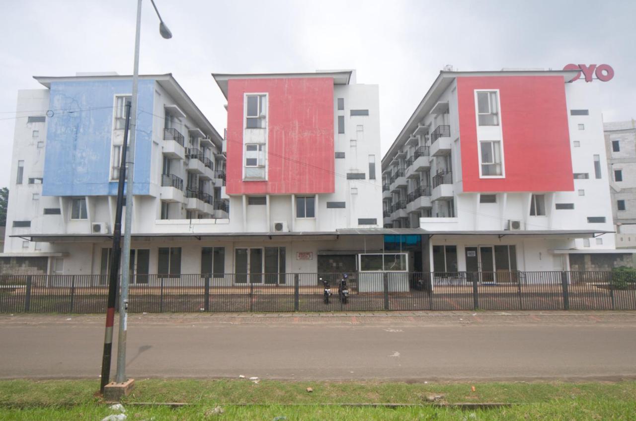 Oyo 3049 Scientia Dormitory Syariah Tangerang Exterior foto