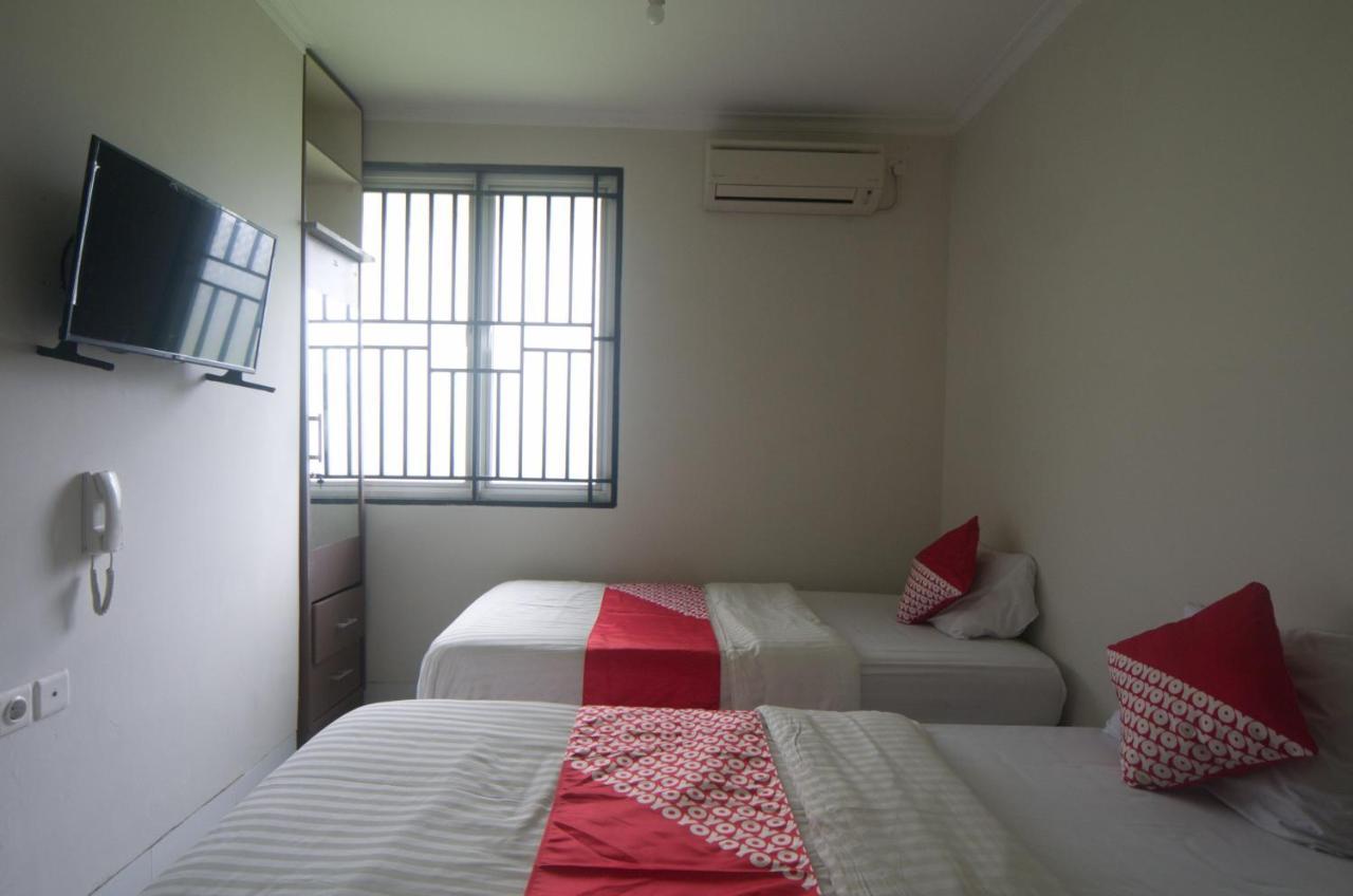 Oyo 3049 Scientia Dormitory Syariah Tangerang Exterior foto