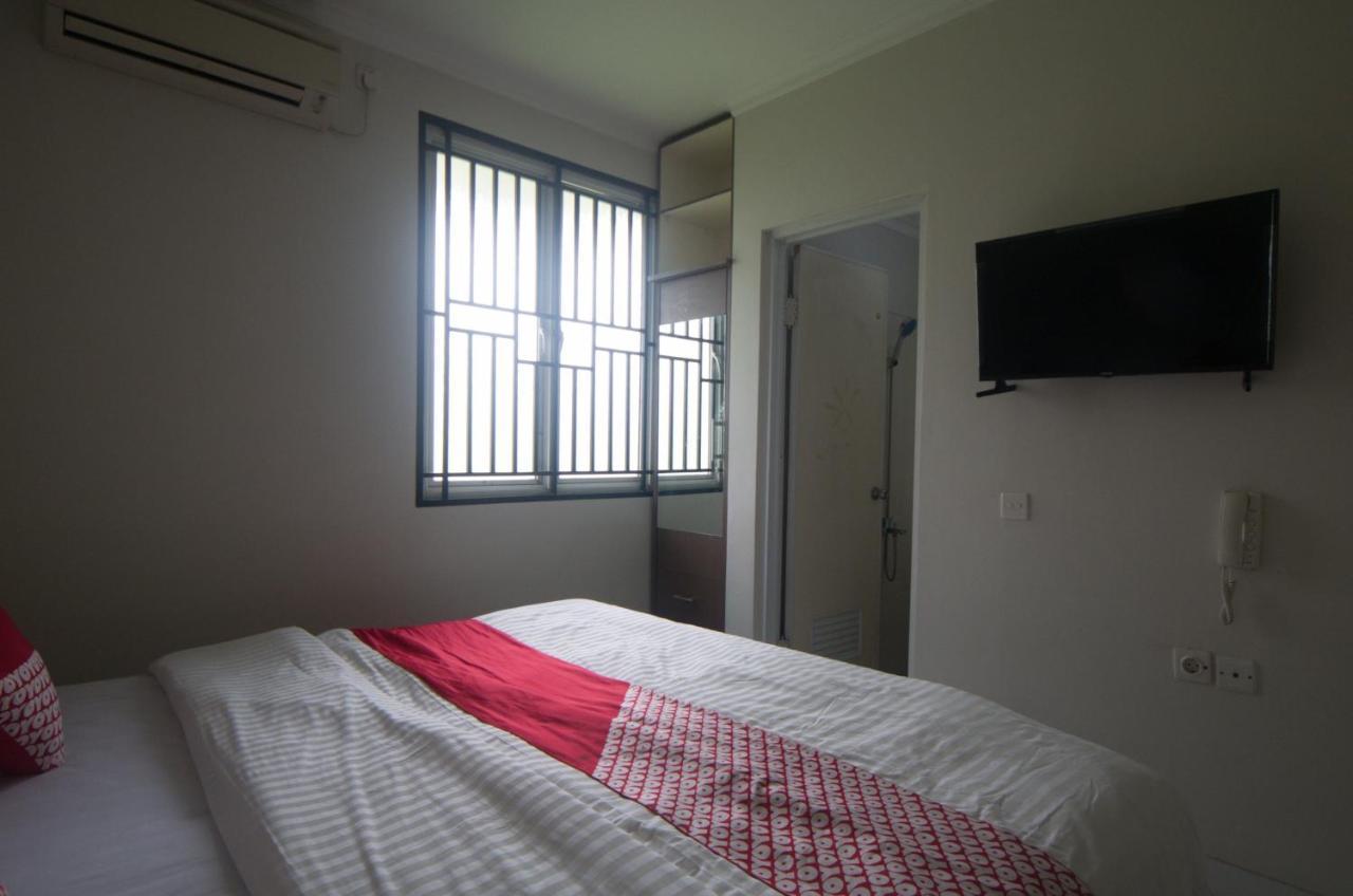 Oyo 3049 Scientia Dormitory Syariah Tangerang Exterior foto