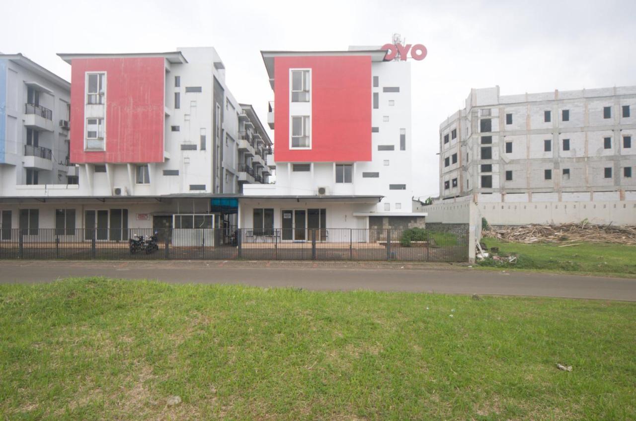 Oyo 3049 Scientia Dormitory Syariah Tangerang Exterior foto
